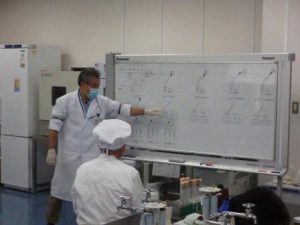 微生物分析の手法（希釈方法）について説明